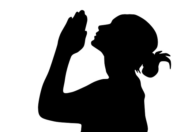 woman-praying-1935186_640